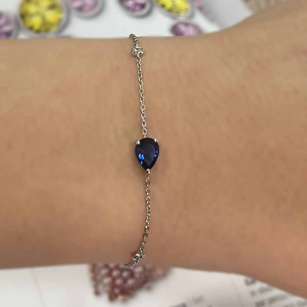 Тънка златна гривна със сапфир и диаманти